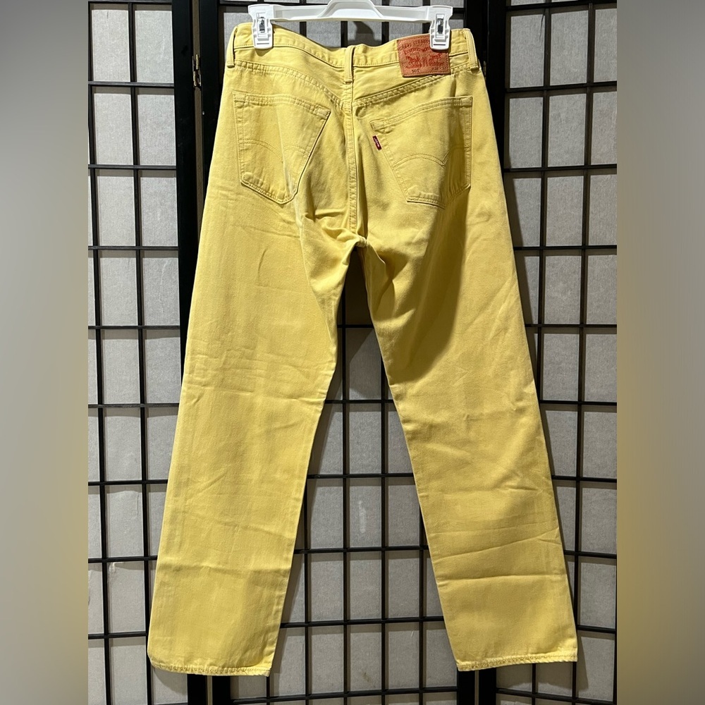 Levi's 501 5 pockets Pale Yellow Denim Jeans with Red Logo Tab MENS Size 32/32 - Picture 4 of 9